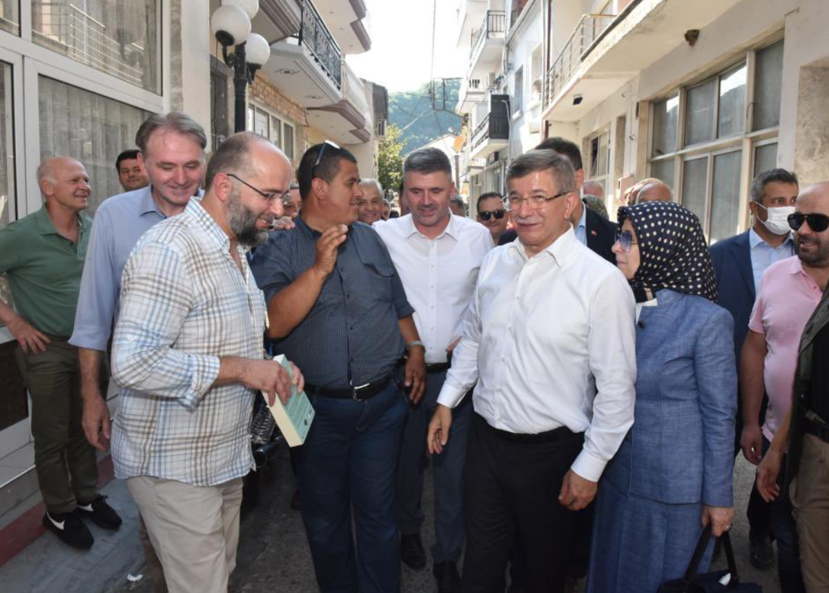 Νταβούτογλου στη Θράκη: Ανακάλυψε “απογόνους του Πορθητή” σε Ξάνθη και Κομοτηνή