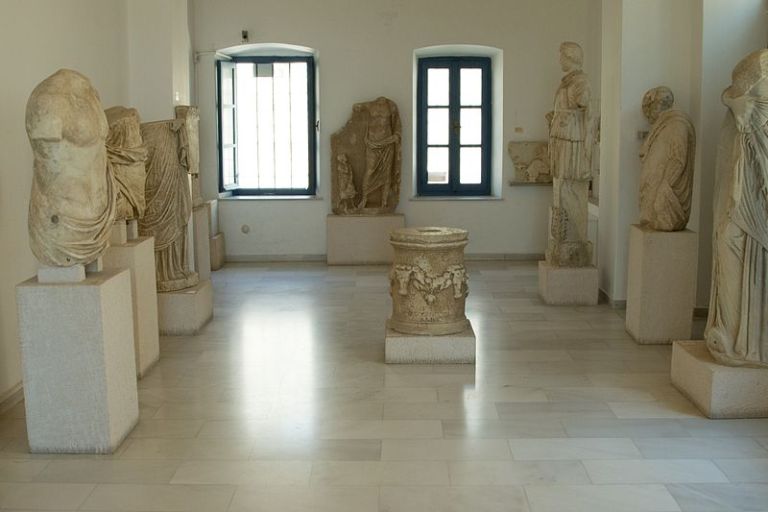 Greek Culture Minister inaugurates renovated Milos Island Museum