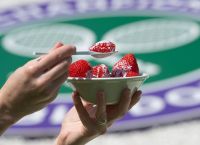 Το Wimbledon σερβίρει 1,5 εκατομμύρια φράουλες Το Wimbledon σερβίρει 1,5 εκατομμύρια φράουλες