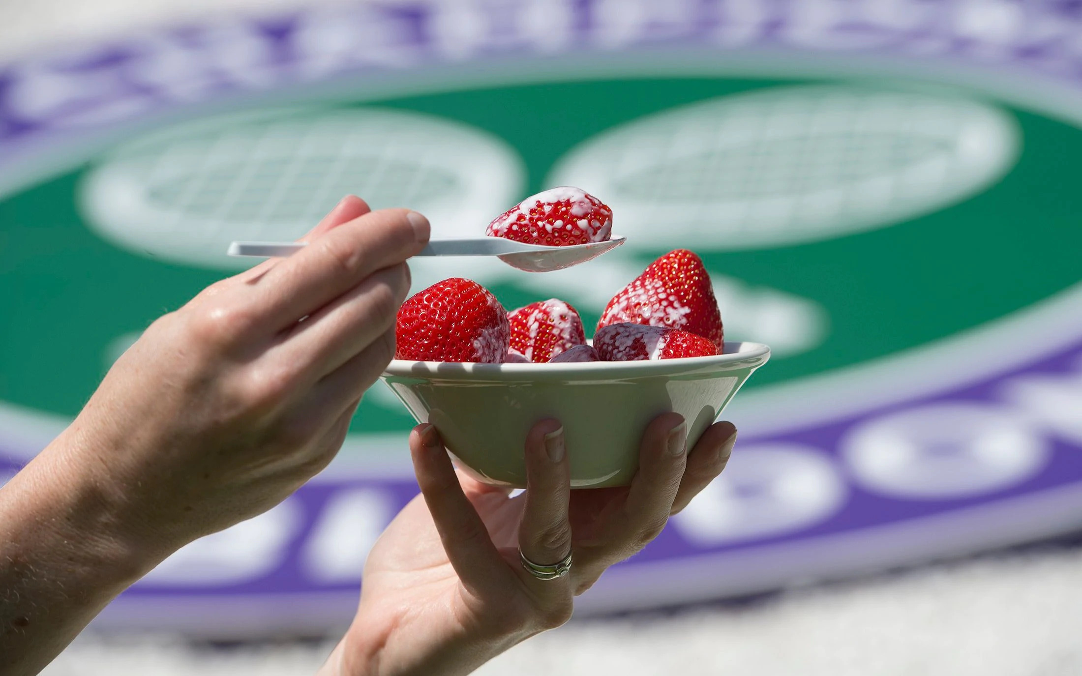Το Wimbledon σερβίρει 1,5 εκατομμύρια φράουλες