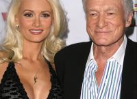Η Holly Madison περιγράφει την «τραυματική» γνωριμία με τον Hugh Hefner
