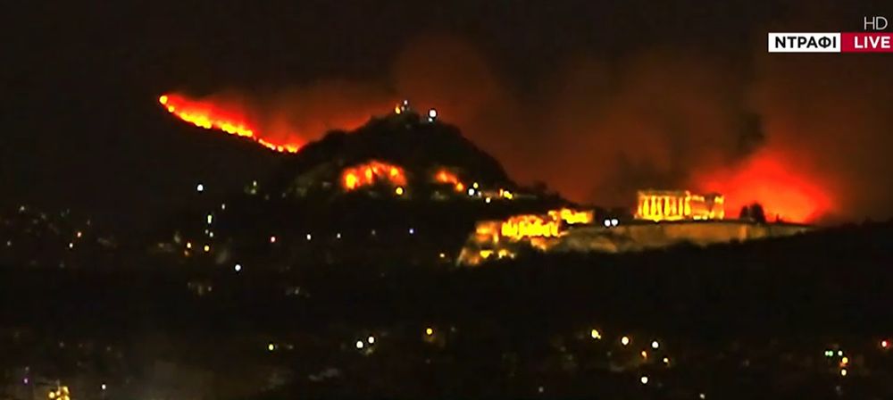 Πυρκαγιά στην Πεντέλη: Η Ακρόπολη παρακολουθεί στη φωτιά – Τι αναφέρουν τα ξένα ΜΜΕ