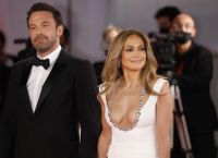 Jennifer Lopez: Τα γενέθλια στο Παρίσι γυμνή με τον άνδρα της Ben Affleck