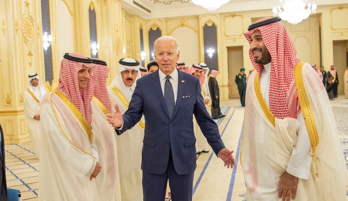 Итоги саудовской аравии. Шейх Бин Салман. Байден и принц Саудовской Аравии. Байден в Саудовской Аравии 2022. Байден в Саудовской Аравии.