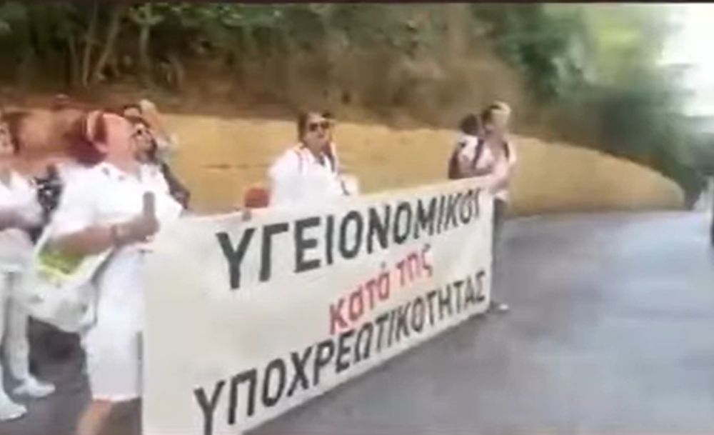 ΕΛΑΣ: Προσαγωγές υγειονομικών έξω από το σπίτι του Κυριάκου Μητσοτάκη
