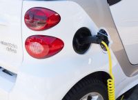 Ηλεκτρικά αυτοκίνητα: Εως 1.200 ευρώ θα βγείτε κερδισμένοι με την τεχνολογία V2G