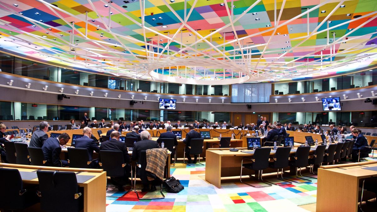 Eurogroup: “Καμπανάκια” για κίνδυνο της οικονομικής ύφεσης