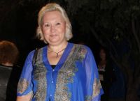 Καίτη Φίνου: Ανέμελη και τόπλες κάνει ηλιοθεραπεία