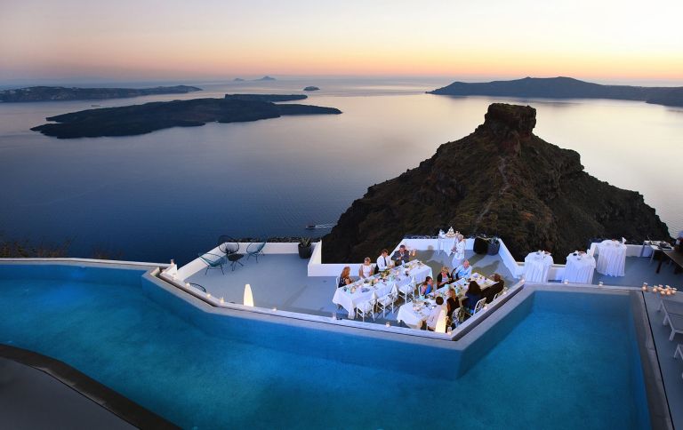 Santorini tops regional Greek airports in traffic gains