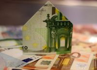 Κοντά στην απόλυτη ισοτιμία ευρώ και δολάριο μετά από 20 χρόνια