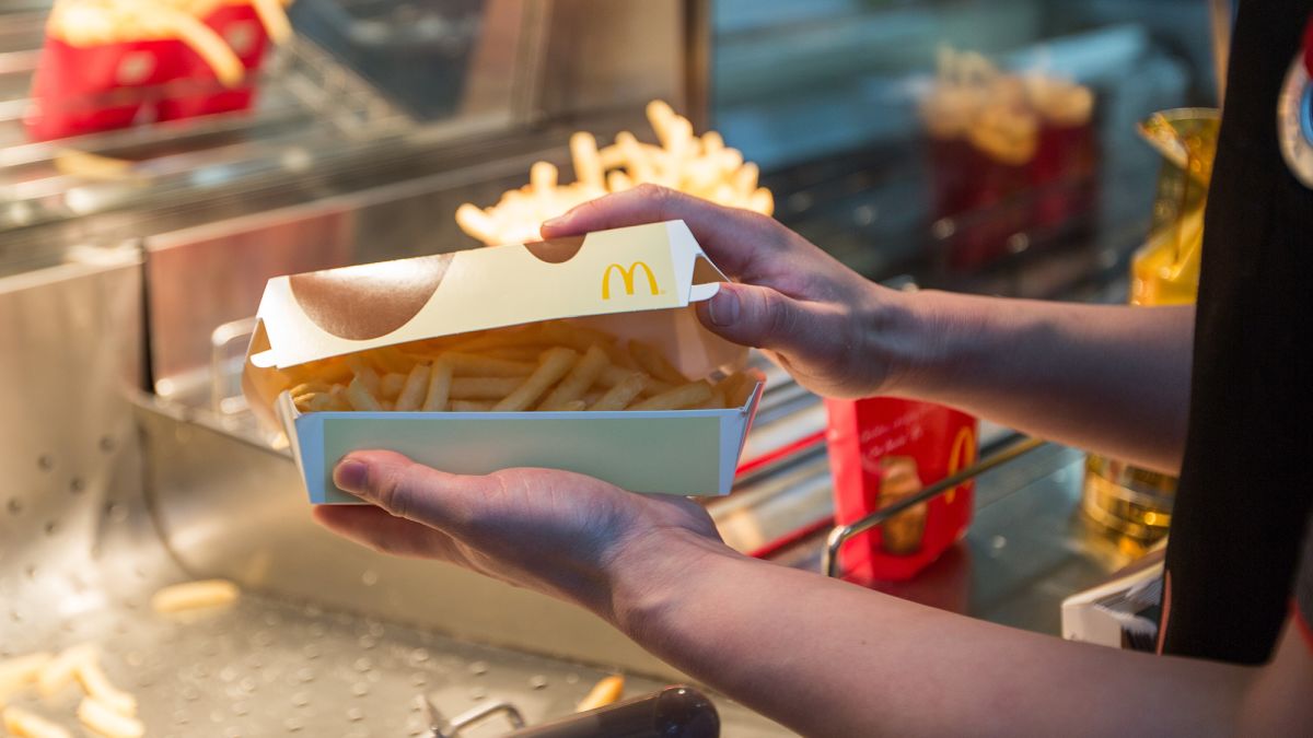 Τα νέα McDonald’s στη Ρωσία αφαίρεσαν από το μενού τις τηγανητές πατάτες