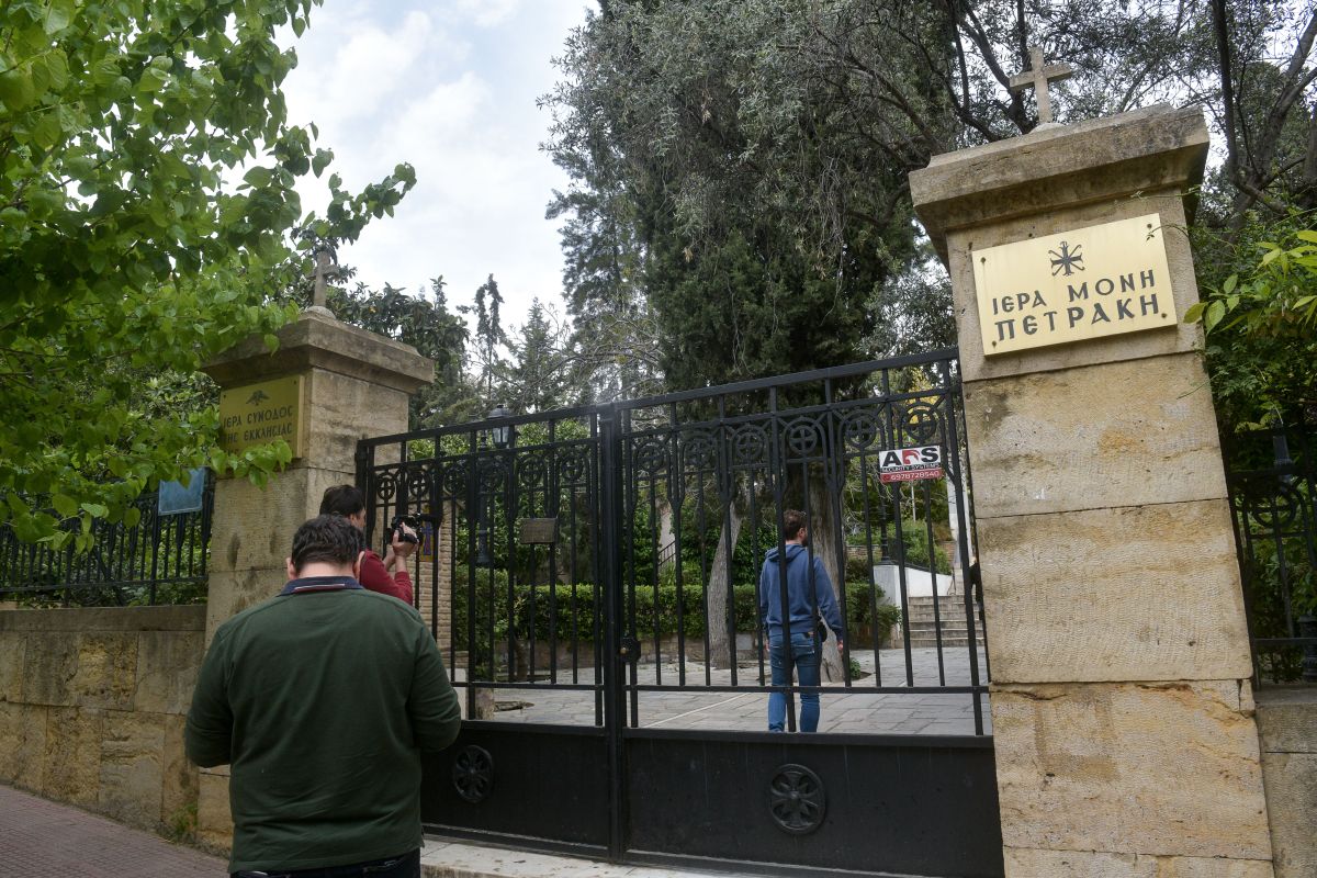 Ιερά Σύνοδος: Επιστολή διαμαρτυρίας στον Αρχιεπίσκοπο Αμερικής Ελπιδοφόρο για την βάφτιση στη Βουλιαγμένη
