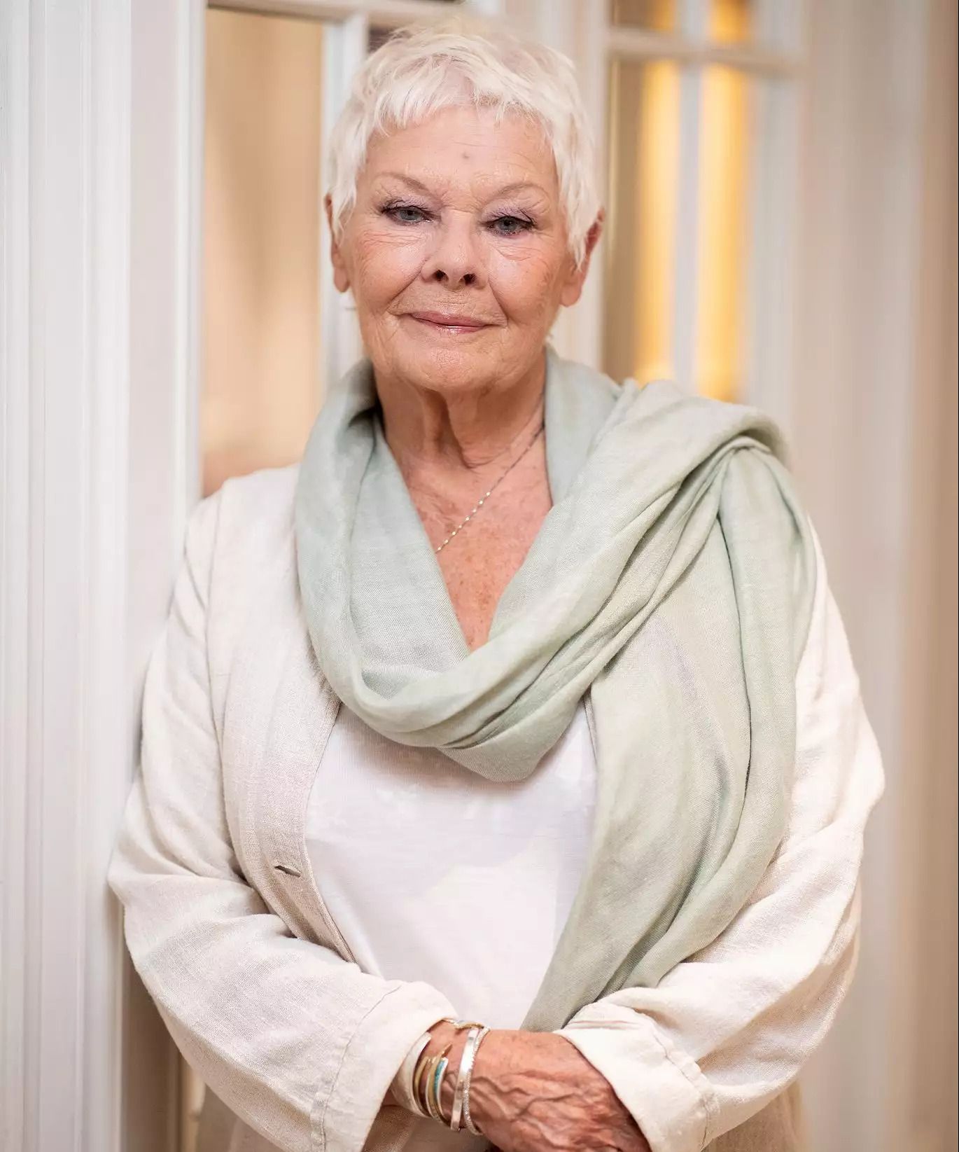 Judy Dench: Το άσεμνο σχόλιο σκηνοθέτη και η καριέρα που έχτισε πάνω σε αυτό