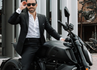 Σάκης Τανιμανίδης: Τροχαίο με τη μηχανή του – Φορούσε κράνος
