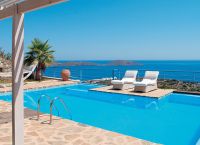 Villas attract foreign buyers