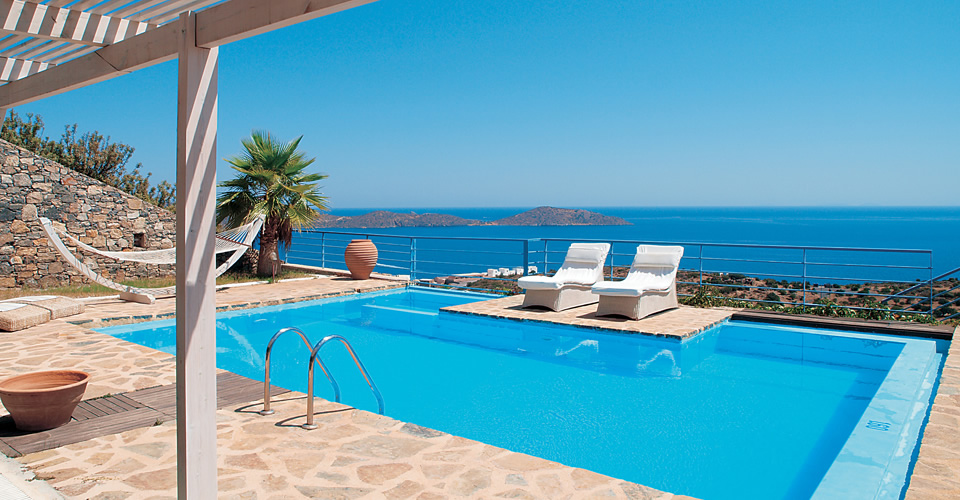 Villas attract foreign buyers