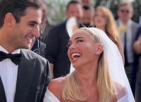 Κόνι Μεταξά – Μάριος Καπότσης: Παντρευτήκαν στην Κρήτη μετά από τρία χρόνια σχέσης