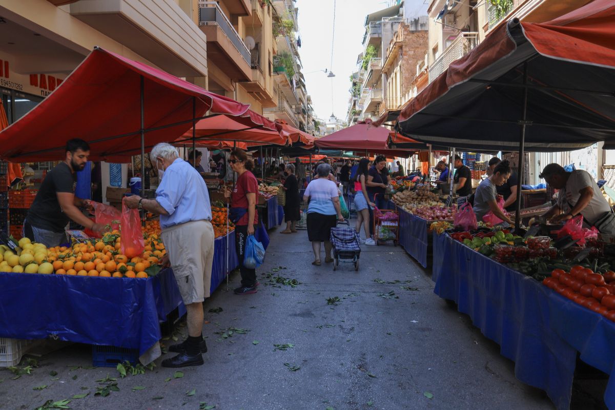 Ακρίβεια: Από το κιλό στο… τεμάχιο στις λαϊκές αγορές – Το πορτοφόλι αδειάζει εν ριπή οφθαλμού
