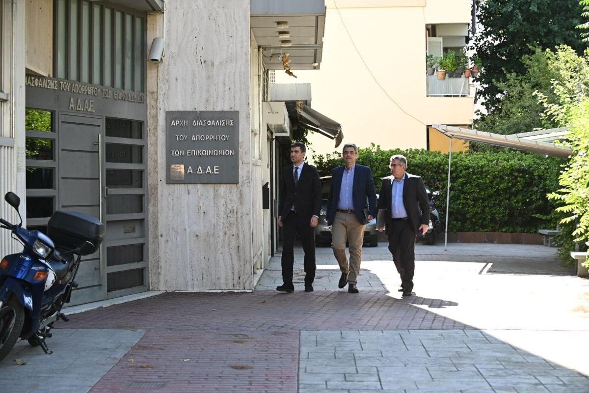 Στην ΑΔΑΕ η μηνυτήρια αναφορά Ανδρουλάκη για τις καταγγελίες παρακολούθησης