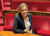 Γιαέλ Μπρον-Πιβέ: Πολύτεκνη μητέρα και πρώτη γυναίκα πρόεδρος της γαλλικής Εθνοσυνέλευσης Γιαέλ Μπρον-Πιβέ: Πολύτεκνη μητέρα και πρώτη γυναίκα πρόεδρος της γαλλικής Εθνοσυνέλευσης