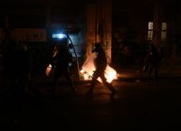 Εξάρχεια: Επίθεση σε διμοιρία των ΜΑΤ στη Χαριλάου Τρικούπη – Κάηκε αυτοκίνητο Εξάρχεια: Επίθεση σε διμοιρία των ΜΑΤ στη Χαριλάου Τρικούπη – Κάηκε αυτοκίνητο