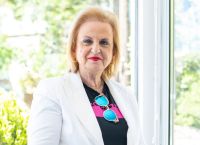 Ματίνα Παγώνη: «Βάφομαι από τα 17 μου, κάνω συχνά shopping therapy και ακούω Αργυρό» Ματίνα Παγώνη: «Βάφομαι από τα 17 μου, κάνω συχνά shopping therapy και ακούω Αργυρό»