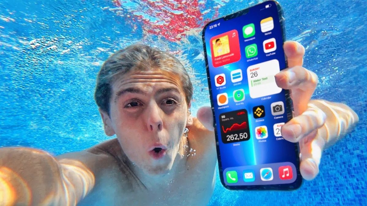 Apple: Λάνσαρε το iPhone 13  ως αδιάβροχο κινητό – Δείτε τα νέα βίντεο