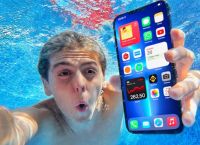 Apple: Λάνσαρε το iPhone 13  ως αδιάβροχο κινητό – Δείτε τα νέα βίντεο