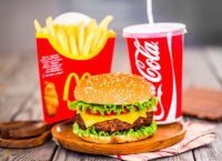 McDonald’s: Θα ανοίξει ξανά εστιατόρια στην Ουκρανία μετά τον πόλεμο