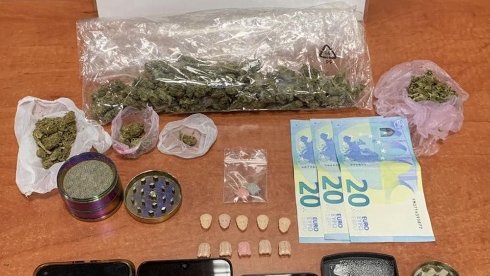 Θεσσαλονίκη: Δύο συλλήψεις για ναρκωτικά με τη συνδρομή του σκύλου «Μπόμπερ»