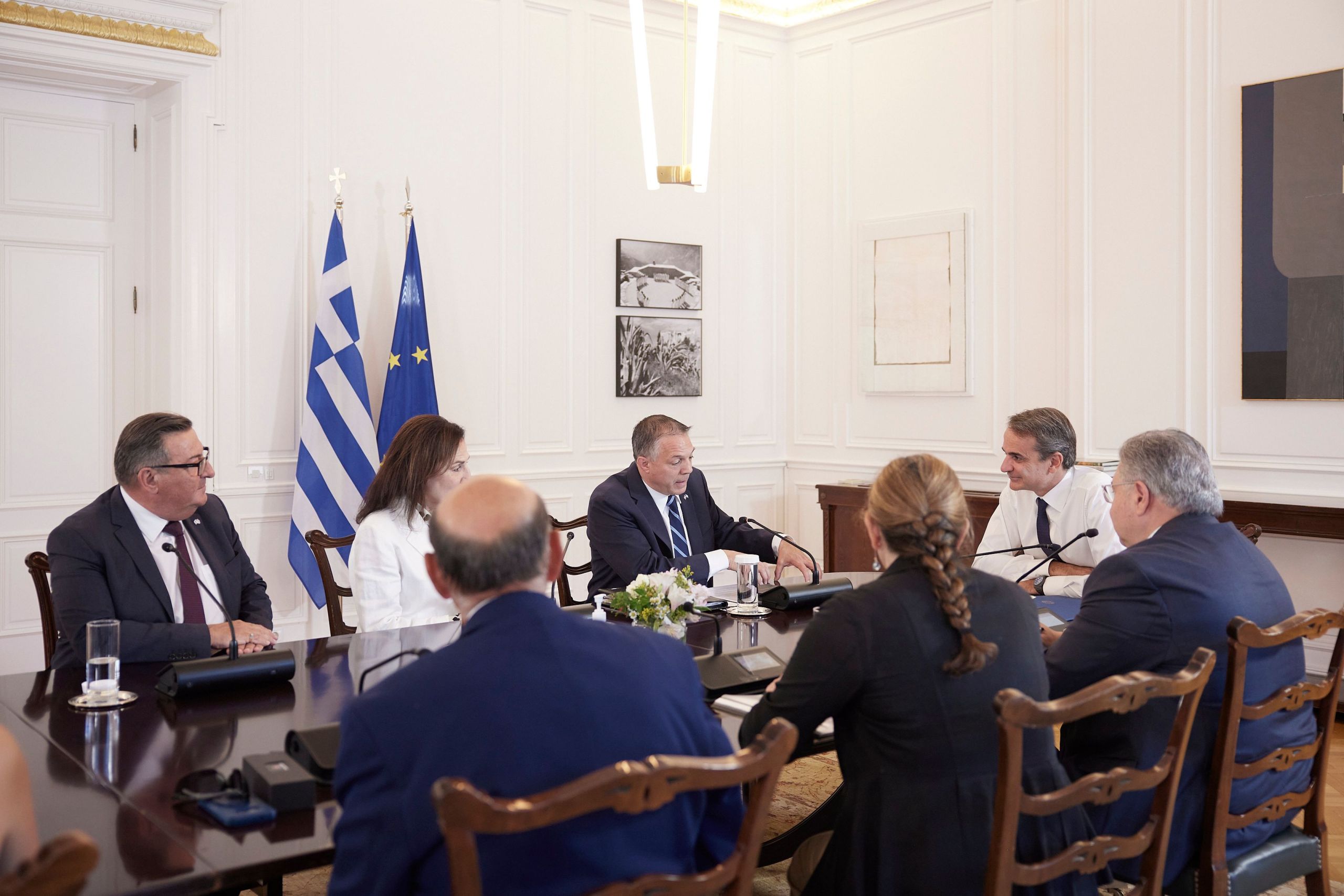 Τον ομογενή Γερουσιαστή Λεωνίδα Ραπτάκη στο Μαξίμου υποδέχθηκε ο πρωθυπουργός