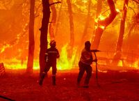 Φωτιά στη Μυτιλήνη: Ο καπνός της πυρκαγιάς έφτασε μέχρι τις Κυκλάδες Φωτιά στη Μυτιλήνη: Ο καπνός της πυρκαγιάς έφτασε μέχρι τις Κυκλάδες