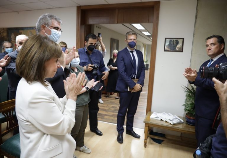 Εκδήλωση ονοματοδοσίας αιθούσης του Υπουργείου Ανάπτυξης και Επενδύσεων σε αίθουσα “Τάσου Μπάνου”