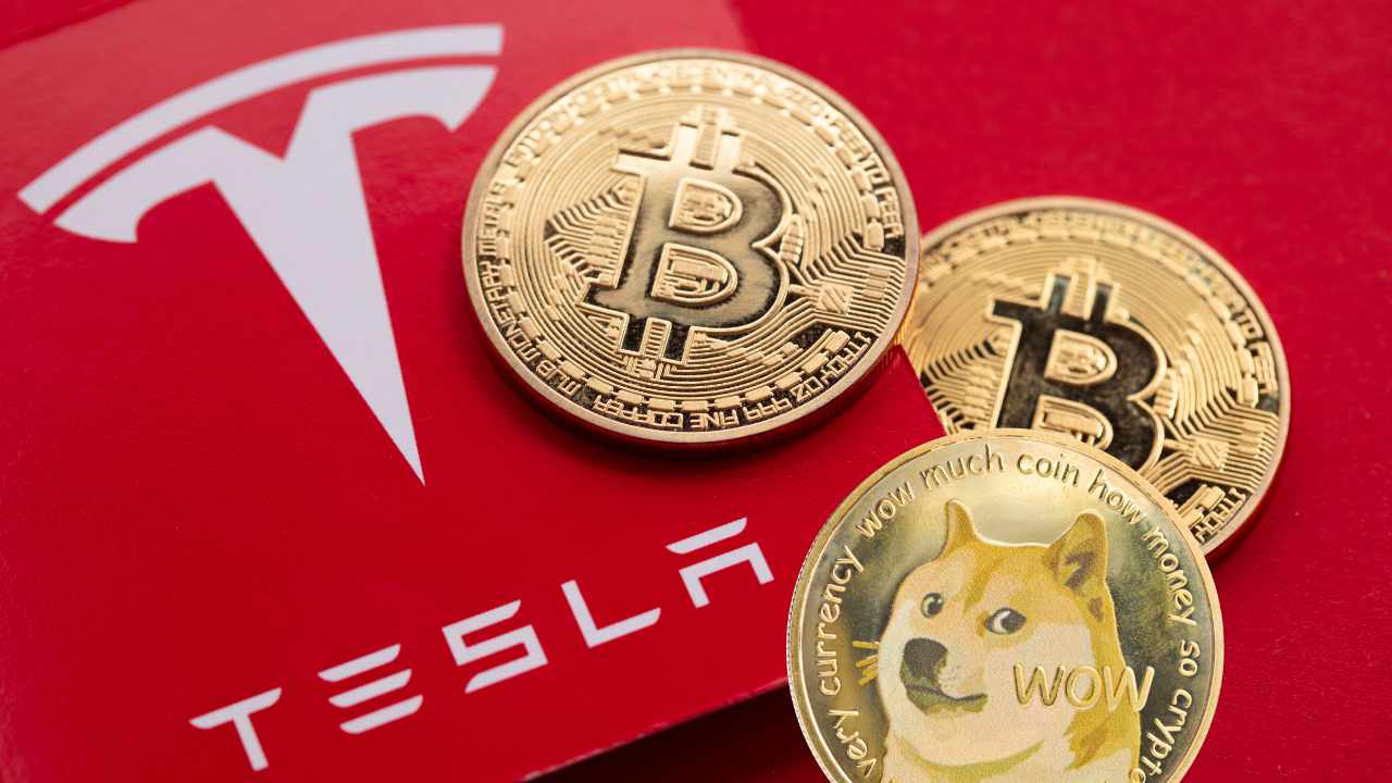 Η Tesla με ιδρυτή τον Έλον Μασκ πουλά το μεγαλύτερο μέρος των Bitcoin που διαθέτει