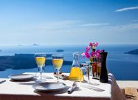 5 Greek islands for wine lovers