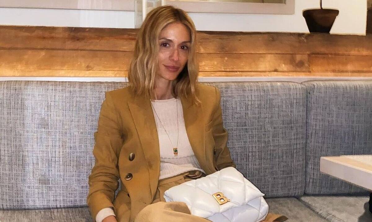 Σοφία Καρβέλα: Ποζάρει αγκαλιά μαζί με τον πατέρα της, Νίκο μετά από 10 χρόνια