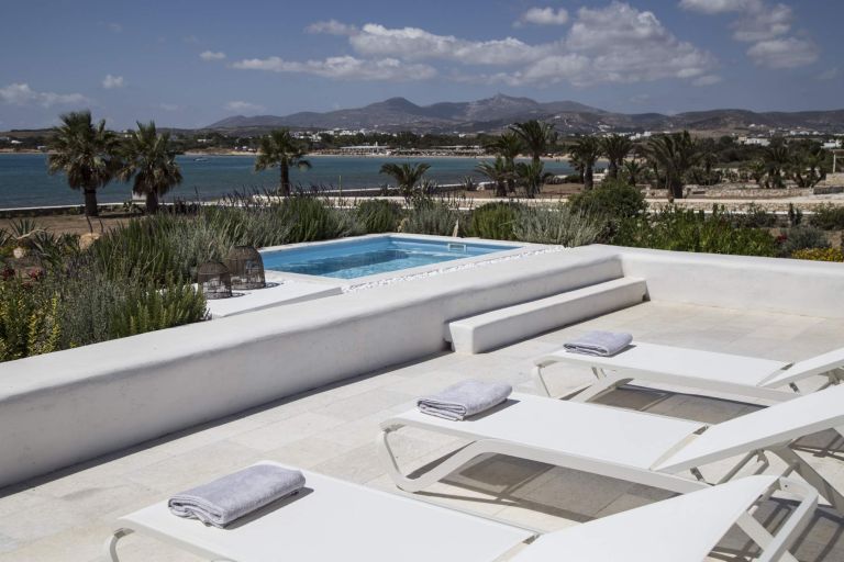 Luxury holiday homes reach exorbitant prices in the Cyclades