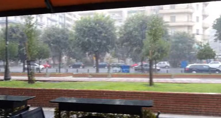 Θεσσαλονίκη: Ισχυρή βροχή έπληξε την πόλη- Συνεχόμενες κλήσεις για άντληση υδάτων [vid]