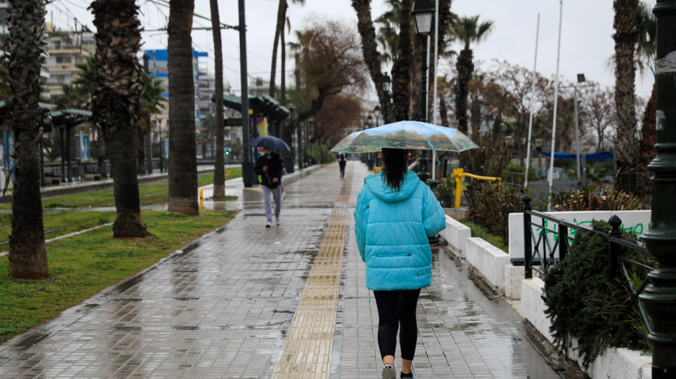 Καιρός σήμερα Κυριακή: Αρχικά νεφώσεις με τοπικές βροχές