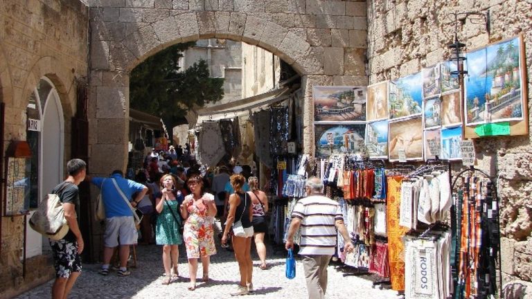 Greece scraps Mendatory quarantine for tourists infected with Coid-19
