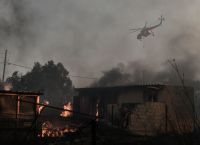 Φωτιά στην Πεντέλη: Στη μάχη με τις φλόγες 485 πυροσβέστες, 5 αεροσκάφη και τρία ελικόπτερα
