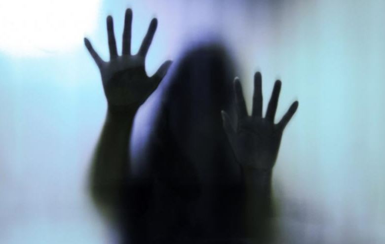 Θεσσαλονίκη: Βίαζε επί έξι χρόνια την ανήλικη κόρη της συντρόφου του