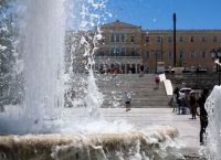 Καύσωνας: “Καμίνι” όλη η χώρα σήμερα και αύριο – Συμβουλές “επιβίωσης” από τη ζέστη