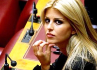 Ξανά ερωτευμένη είναι η Έλενα Ράπτη: Αυτός ο υφυπουργός είναι ο νέος της σύντροφος