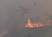 Meteo: Δυσμενείς οι πυρομετεωρολογικές συνθήκες – Ο άνεμος μεταφέρει καύτρες έως 700 μέτρα μακριά Meteo: Δυσμενείς οι πυρομετεωρολογικές συνθήκες – Ο άνεμος μεταφέρει καύτρες έως 700 μέτρα μακριά
