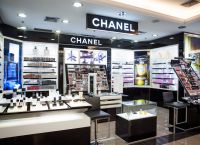 Greeks cut back on cosmetics, clothing Greeks cut back on cosmetics, clothing