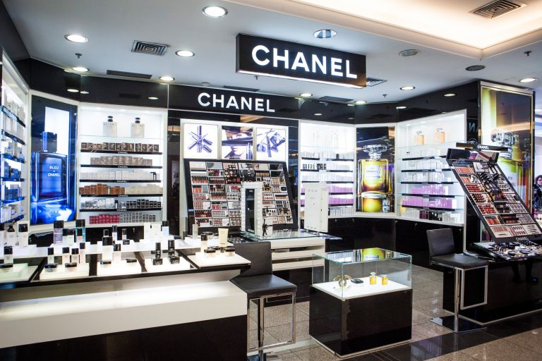 Greeks cut back on cosmetics, clothing