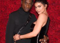 Η Kylie Jenner μοιράζεται ένα σπάνιο βίντεο με τον έξι μηνών γιο της