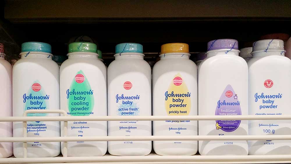 Johnson & Johnson: Από το 2023 δεν θα κυκλοφόρει το ταλκ πουθενά στον κόσμο