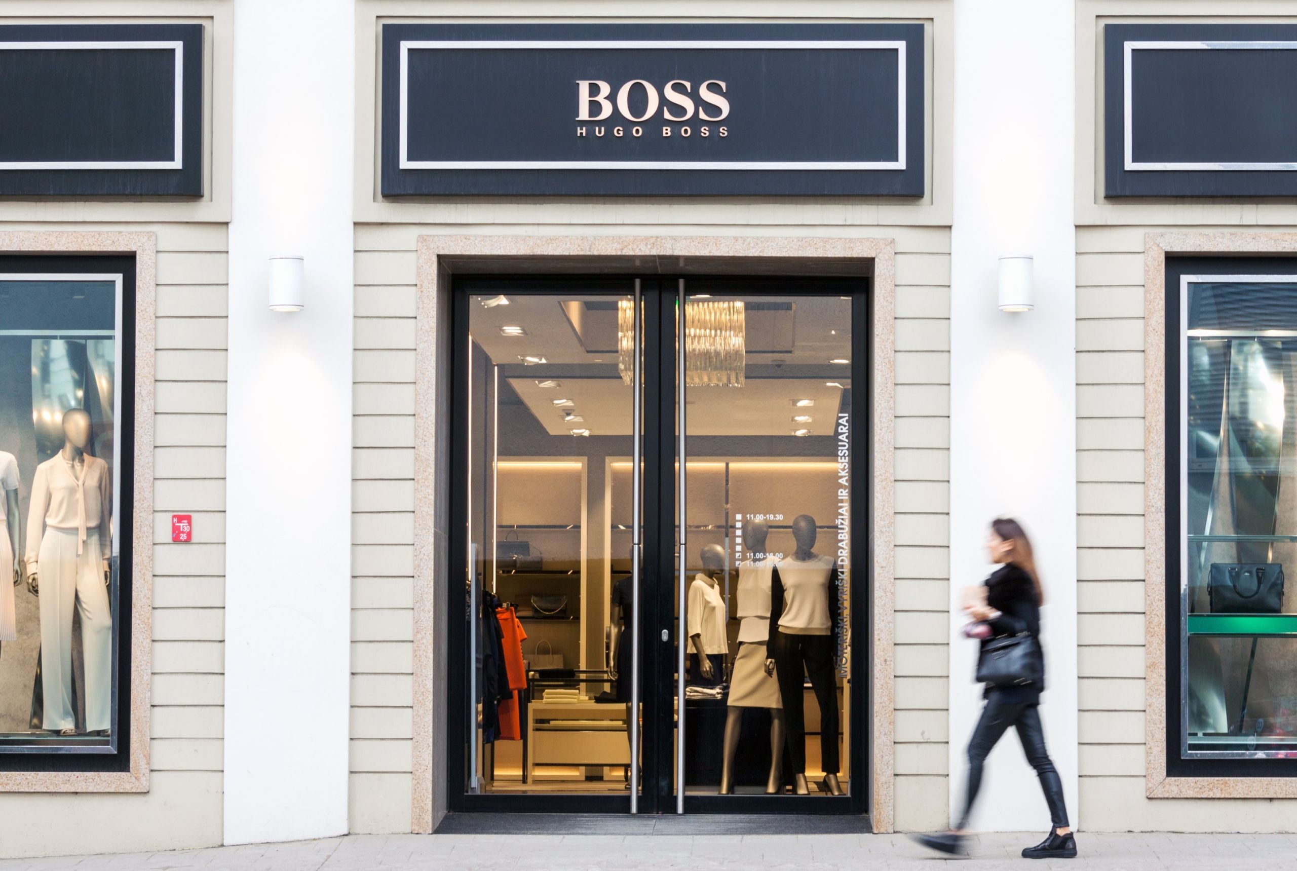 Hugo Boss: Αυξήθηκαν οι πωλήσεις λόγω του τουρισμού